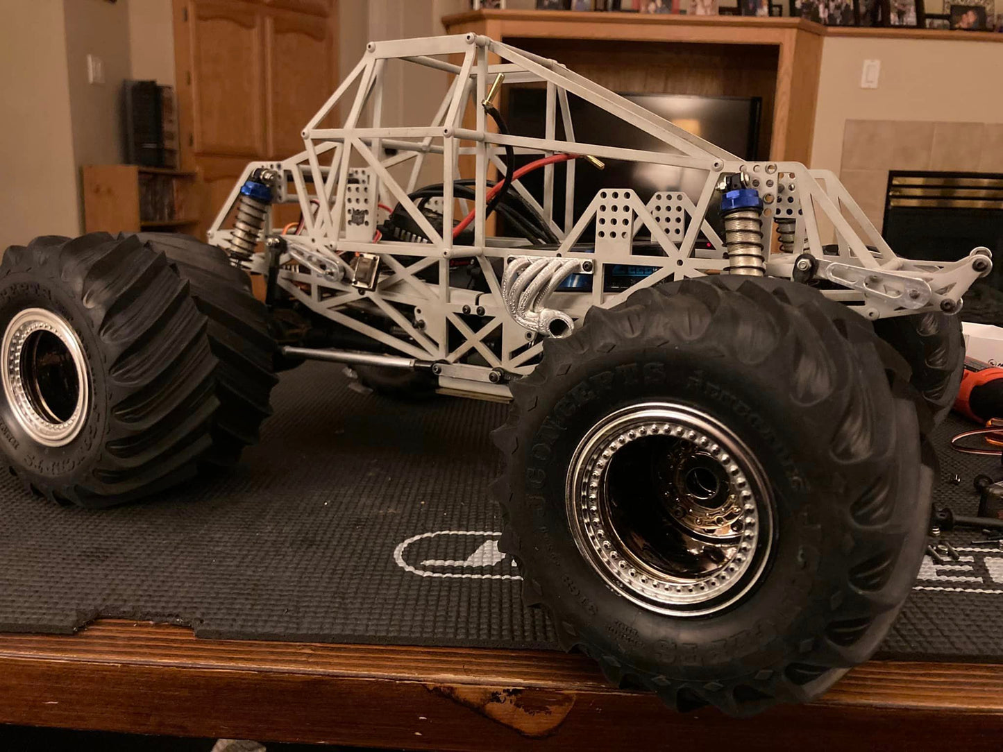 BMRC-AXGLAD - GLADIATOR CHASSIS image 5