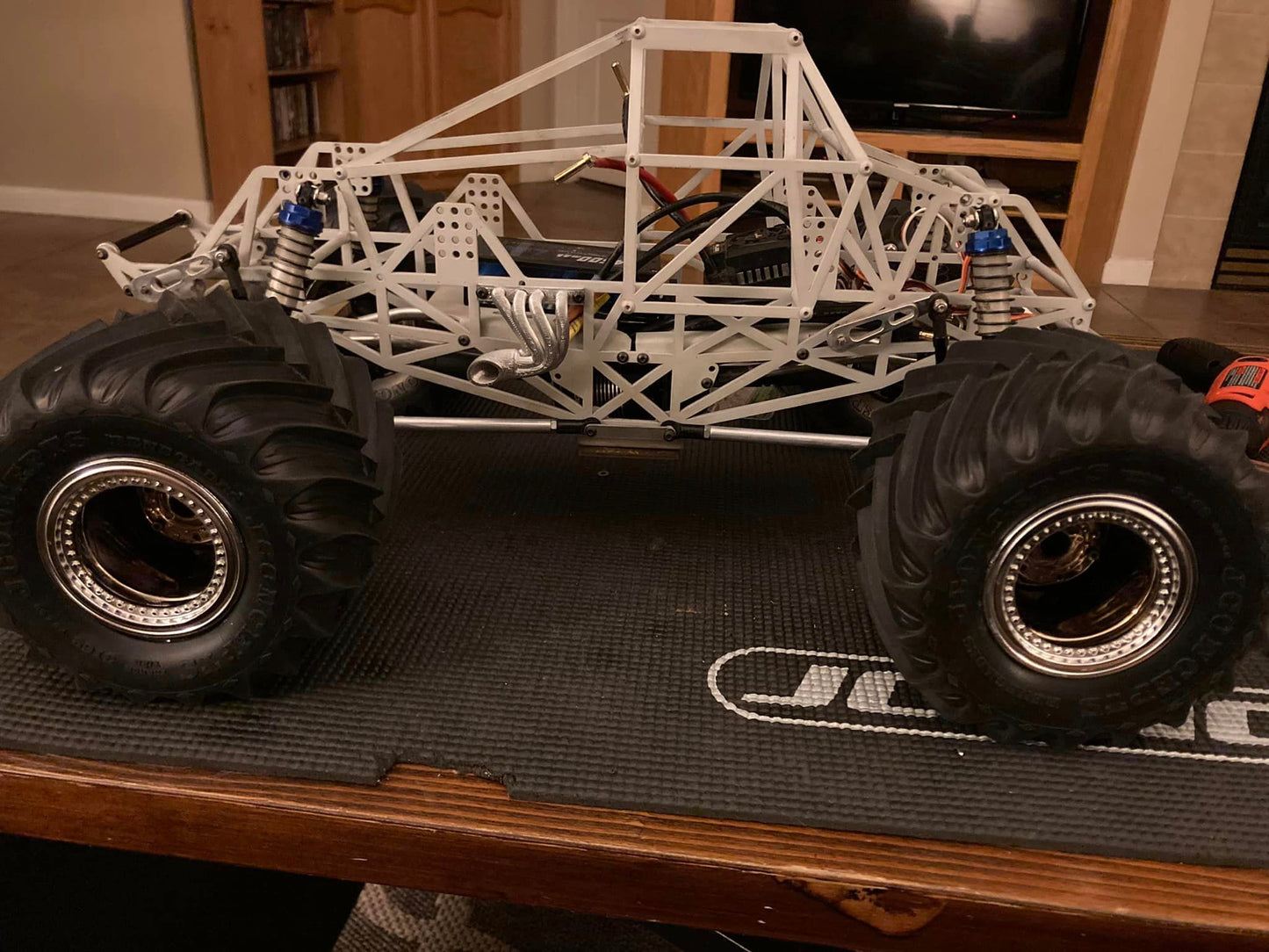 BMRC-AXGLAD - GLADIATOR CHASSIS image 0